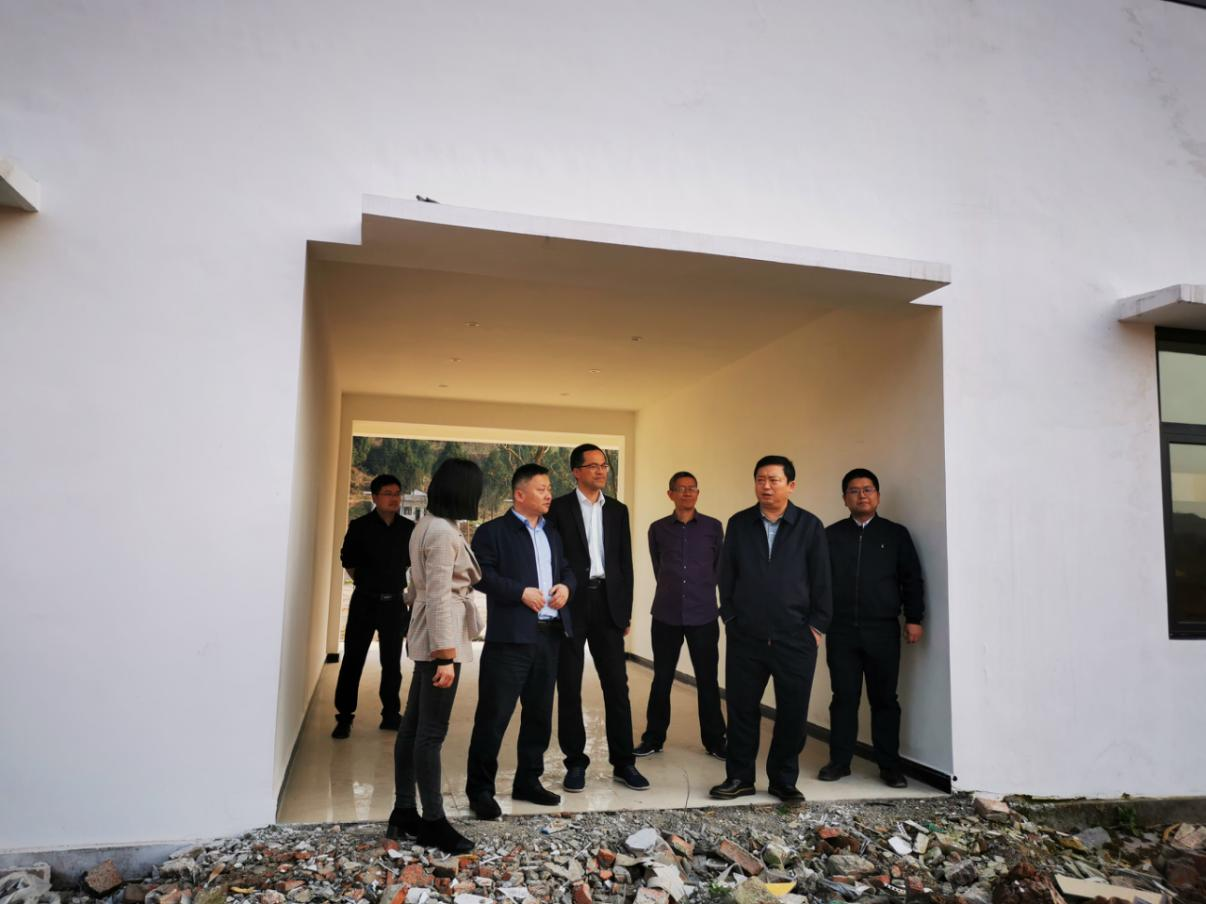 尊龙凯时集团党委副书记、董事陈日到邓家沟村开展帮扶工作